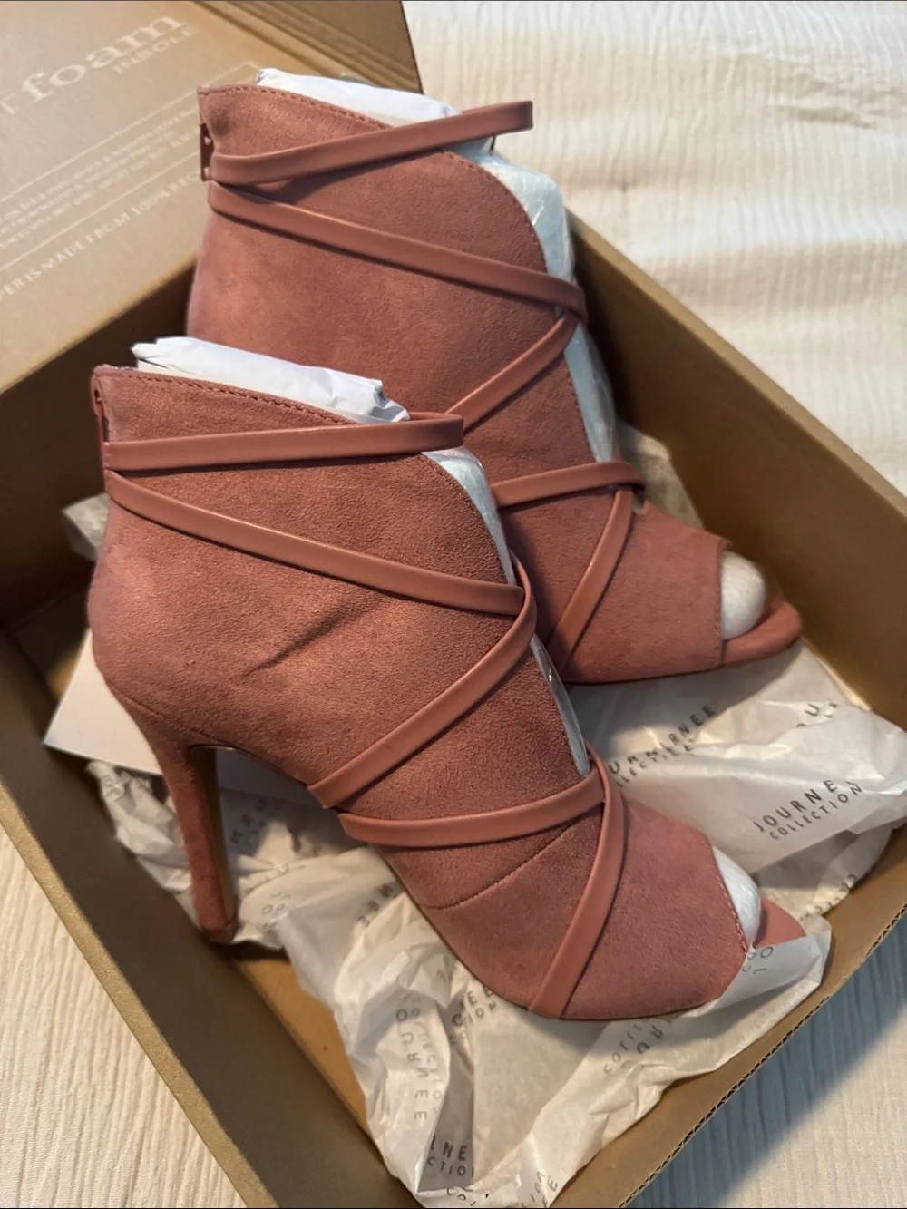 ✨ Women’s Size 7 ✨ Journee Collection Samara Blush Peep toe heels